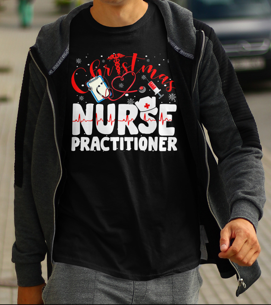 Christmas Nurse Practitioner Funny Nurse Clipboard Syringe Snowflakes T-Shirt