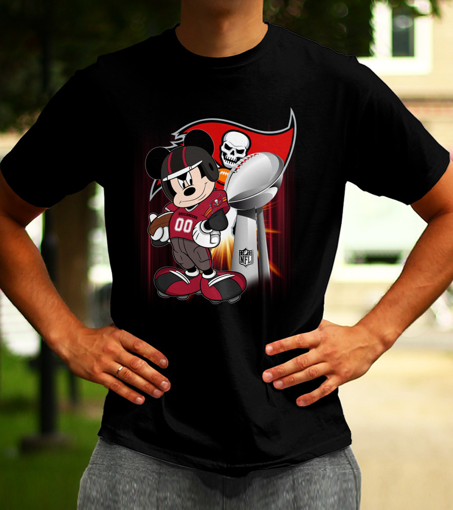 Mickey Buccaneers Nfl Super Bowl Trophy Football Fan Character With Logo And Skull T-Shirt
